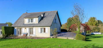 Jolie maison avec parcelles de terrains constructibles.