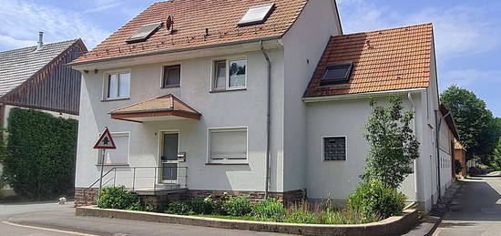 Modernisiertes Zweifamilienhaus mit ehem. Stallanbau und Scheune in Warburg-Dalheim