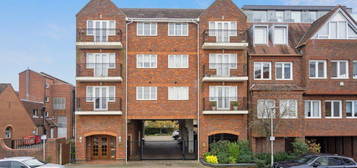 Flat to rent in Maple Court, Station Road, Gerrards Cross, Bucks SL9