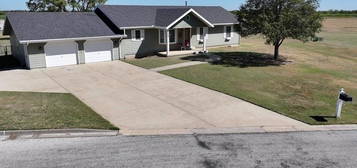 211 Evans St, Ellsworth, KS 67439