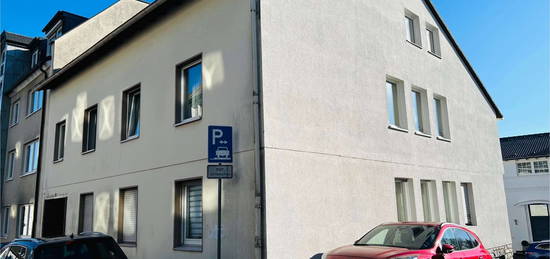 *Neu*Zentral gelegene Zweizimmerwohnung mit kl. Garage u. optional mit neuwertiger Einbauküche