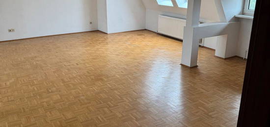 4-Zimmer-Dachgeschosswohnung zur Untermiete