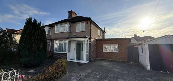 4 bedroom semi-detached house to rent