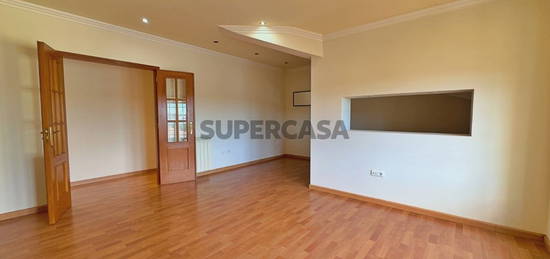 Apartamento T2+1, situado em Gibraltar 4 min. de Torres Vedras