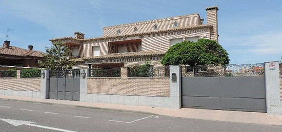 Casa en calle Enrique Granados en Torrijos