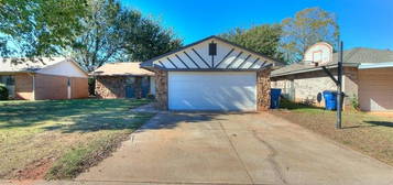 131 S Silver Dr, Mustang, OK 73064