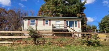 1375 Orchard St, Christiansburg, VA 24073