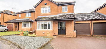 3 bedroom link detached house for sale