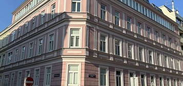 Sanierungsbedürftiger Altbau in einem schönem Gründerzeithaus