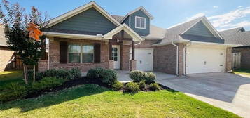 712 Bison Crossing Dr, Yukon, OK 73099