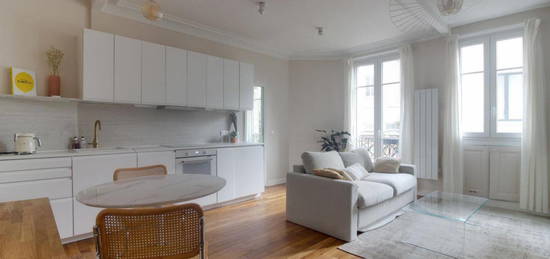 Charmant 2 pièces 41m2 rénové – Carré Versigny (Paris 18ème)