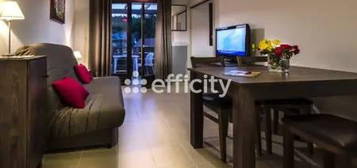 Appartement meublé  à vendre, 3 pièces, 20 chambres, 35 m²