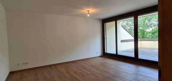 Modern. 4 Zimmer Wohnung, Balkon, Gäste-WC, TG-Stellplatz