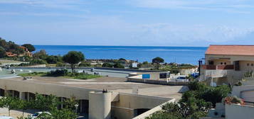 MAGNIFIQUE APPARTEMENT 2 PIECES 43 m2 VUE MER , TERRASSE 17 m2, PARKING, à 50m de la mer