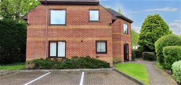 Flat to rent in Park View Court, Chilwell NG9