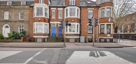 Flat to rent in Newmarket Road, Cambridge CB5