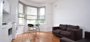 Flat to rent in Hallowell Road, Northwood HA6