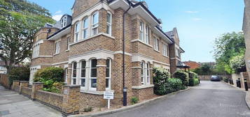 Flat to rent in Northcote Road, St Margarets, Twickenham TW1