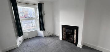 Terraced house to rent in Vale Road, Gravesend DA11