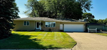 4 Ohm Dr, Mapleton, IA 51034