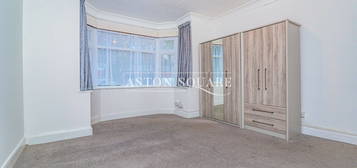 Flat to rent in Shirehall Lane, London NW4