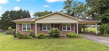 404 Section House Rd, Hickory, NC 28601