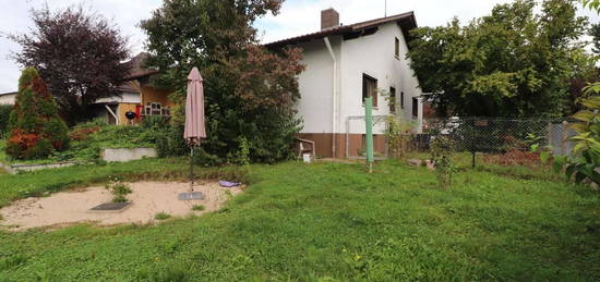 ***Einfamilienhaus mit Garten und Garage***