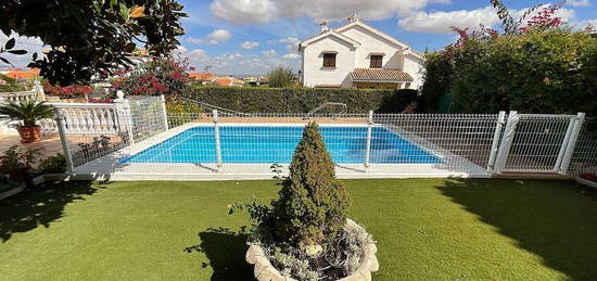 Chalet en Zona Fuentemora, Antequera