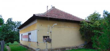 Eladó családi ház, Biharnagybajomban 3.88 M Ft, 1+1 szobás