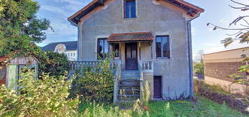 A saisir ! Maison avec Jardin, Fort Potentiel !