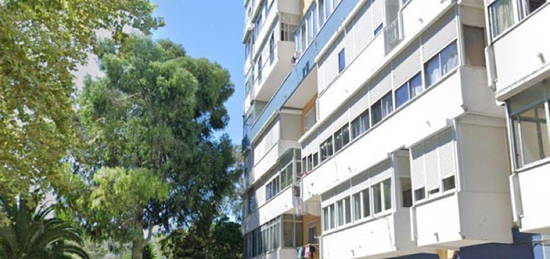 Arrendamento de Apartamento T2  na rua André de Gouveia, 3