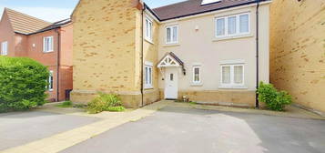 Detached house to rent in Elms Close, Hornchurch RM11