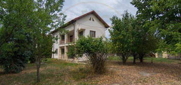 0% Comision Casa-gospodarie cu 5 camere + teren 5297 mp in loc. Vedea, jud Arges