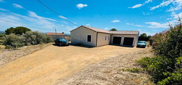 Maison neuve, garage double, grand terrain avec magnifique vue à la Livinière