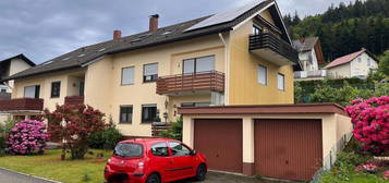 Charmante 2ZI WG mit Balkon, Garten, EBK, Garage