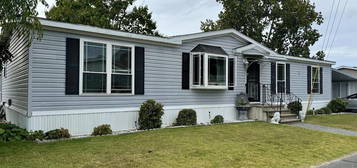 6 Holiday Cir, Chicopee, MA 01020