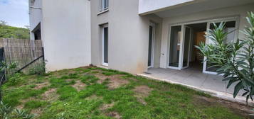 Appartement 2 pièces : 42,45 m2 avec terrasse et jardin et 1 garage