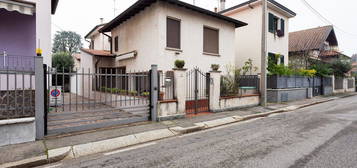 Villa in vendita in via Crema, 8