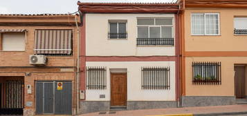 Chalet adosado en venta en calle De Villareal