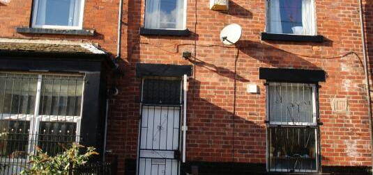 5 bedroom terraced house