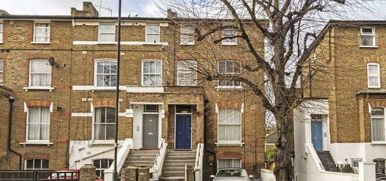 Flat to rent in Coningham Road, London W12