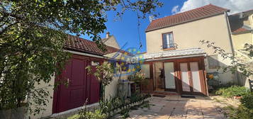 Maison à Porcheville, 4 pièces 61.74m², 2 chambres, parking, cave voutée.