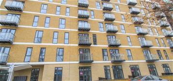 Flat to rent in Victoria Avenue, Southend-On-Sea SS2