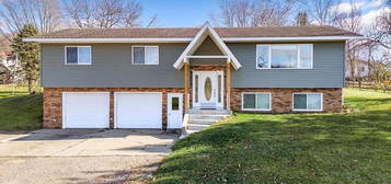 465 West St, Loganville, WI 53943