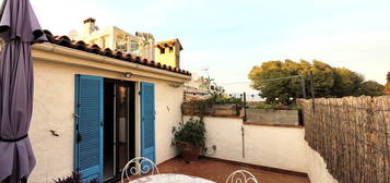 Location 2P+ Atypique charmant Vieil Antibes