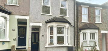 4 bedroom terraced house to rent