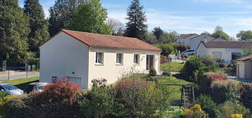 Pavillon individuel avec jardin cloture