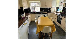 6 bed terraced house to rent