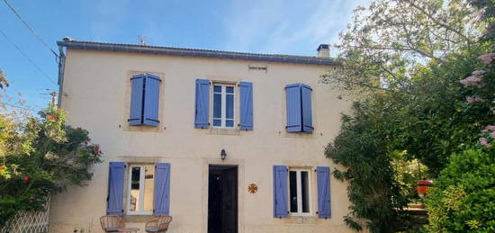 Superbe maison de 4 chambres avec une maison d'amis séparé, piscine et grand jardin