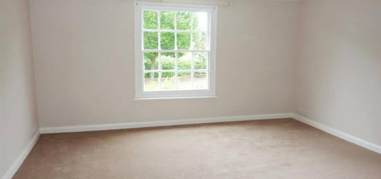 Maisonette to rent in High Street, Staplehurst, Tonbridge TN12